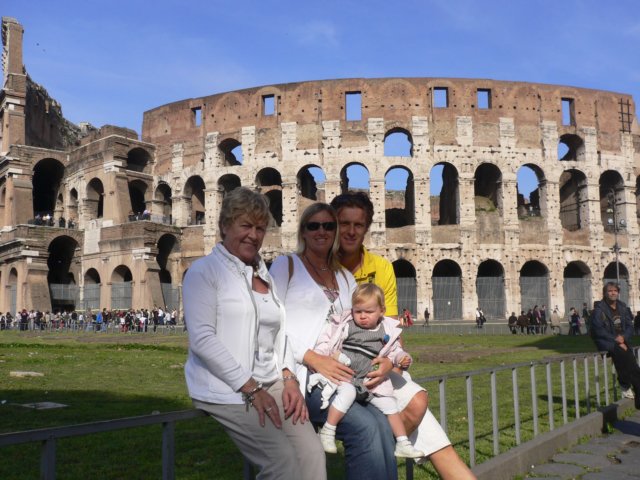 colosseumoutside.jpg